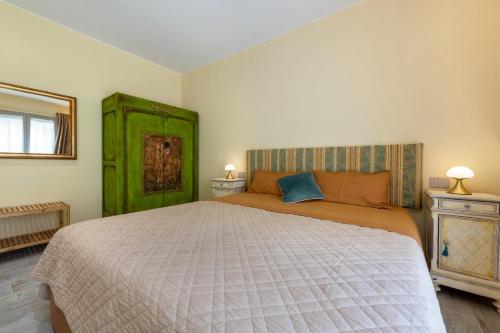 a bedroom with a large bed with a green headboard at Abaye 2 Pinot - Charm Adults Only in Soiano del Lago