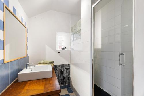 a bathroom with a sink and a shower at Gîte La Malcotais in Noyal-Châtillon-sur-Seich