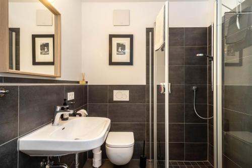 a bathroom with a sink and a toilet and a shower at La casa nel verde in Lindau