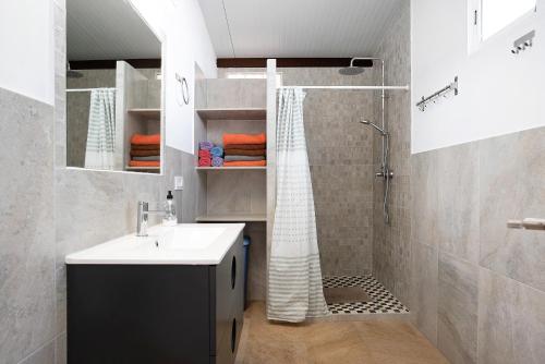 a bathroom with a sink and a shower at Casa Naranjos in El Soto