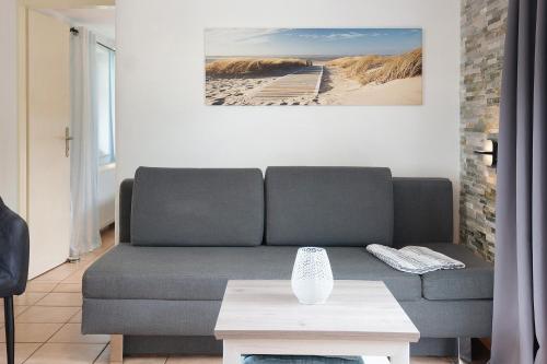 a living room with a couch and a table at Ferienanlage Kappeln-Kopperby in Kopperby