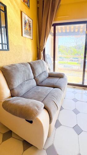 Loft Vue Mer avec Terrasse Privée — Quartier Port Vauban, Antibes | 2 min Gare | Plages à pied photo 13