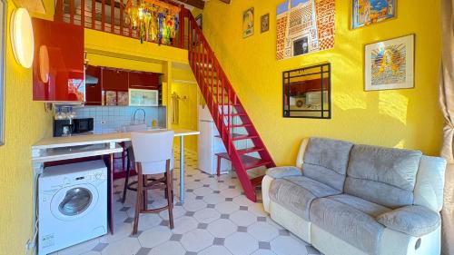 Loft Vue Mer avec Terrasse Privée — Quartier Port Vauban, Antibes | 2 min Gare | Plages à pied photo 12