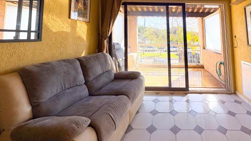 Loft Vue Mer avec Terrasse Privée — Quartier Port Vauban, Antibes | 2 min Gare | Plages à pied photo 11
