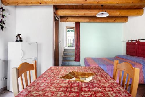 a kitchen and dining room with a table and chairs at Genzianella Tano di Grich in Cesani