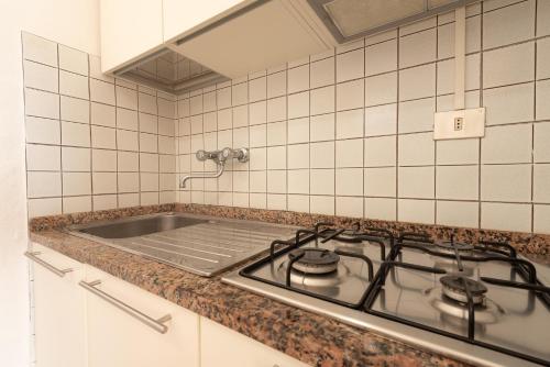 a kitchen with a stove and a sink at Casa Golfi di Lacona in Lacona