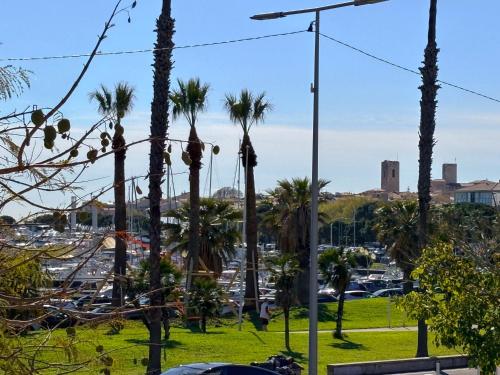 Loft Vue Mer avec Terrasse Privée — Quartier Port Vauban, Antibes | 2 min Gare | Plages à pied photo 15