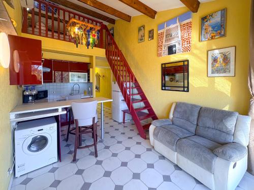 Loft Vue Mer avec Terrasse Privée — Quartier Port Vauban, Antibes | 2 min Gare | Plages à pied photo 16