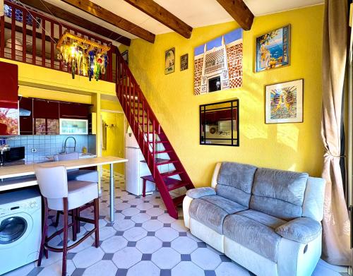 Loft Vue Mer avec Terrasse Privée — Quartier Port Vauban, Antibes | 2 min Gare | Plages à pied photo 9