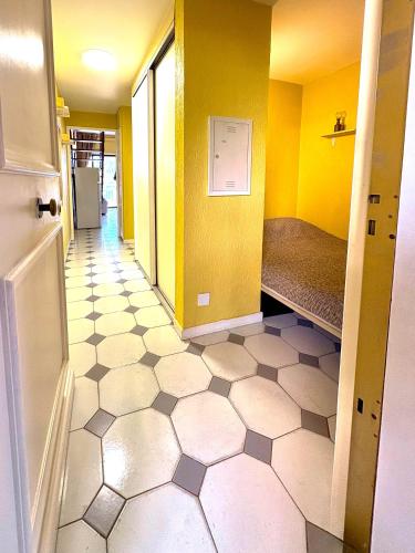 Loft Vue Mer avec Terrasse Privée — Quartier Port Vauban, Antibes | 2 min Gare | Plages à pied photo 21