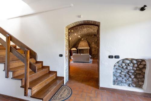 a hallway with stairs leading to a living room at Il Serraglio Rooms in Valeggio sul Mincio