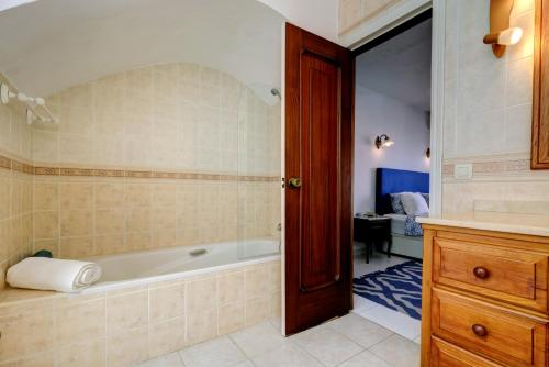 a bathroom with a tub and a sink at La Casa de Manuel in Estepona