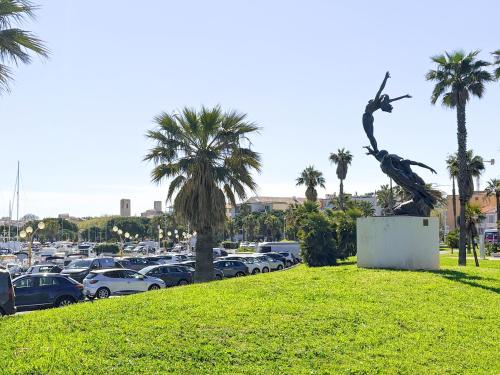 Loft Vue Mer avec Terrasse Privée — Quartier Port Vauban, Antibes | 2 min Gare | Plages à pied photo 29