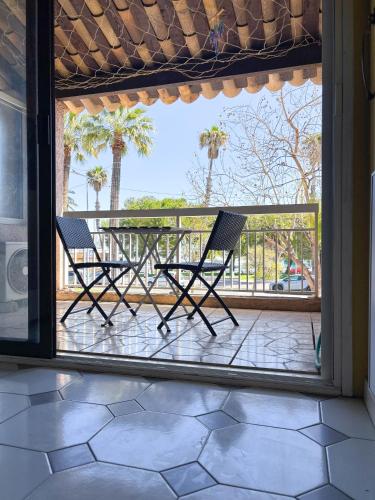 Loft Vue Mer avec Terrasse Privée — Quartier Port Vauban, Antibes | 2 min Gare | Plages à pied photo 28