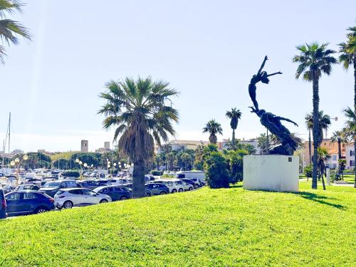 Loft Vue Mer avec Terrasse Privée — Quartier Port Vauban, Antibes | 2 min Gare | Plages à pied photo 31