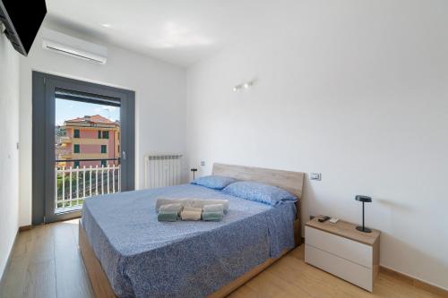 a bedroom with a bed and a large window at Casa A Prima Vista Varazze in Varazze