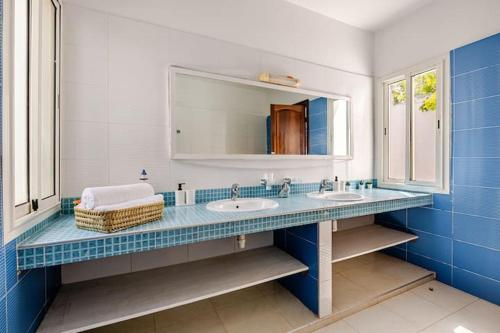 a bathroom with two sinks and a large mirror at Villa with pool and beach access in Ben Slimane