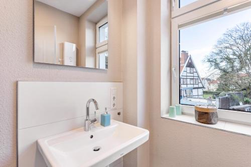 a bathroom with a sink and a window at Ferienwohnung am Wall in Soest