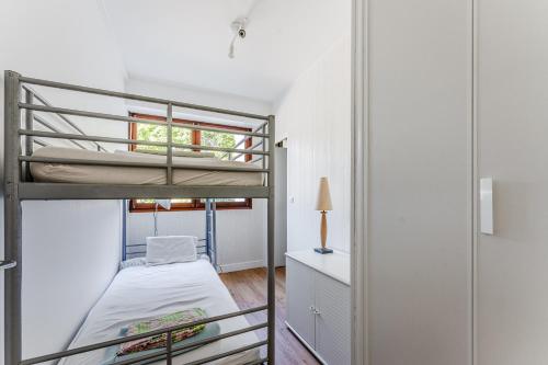 a bedroom with a bunk bed and a window at Appartement Rose Mousse - Abatilles in Arcachon