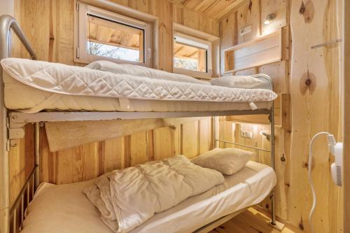 a room with three bunk beds in it at Bungalow 7 - Anglerinsel in Kollm
