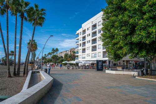 Beachfront Estepona Center