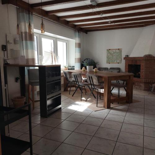 a kitchen with a table and a dining room at Haus Moselliebe Komfortzimmer in Ediger-Eller
