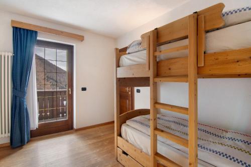 a bedroom with two bunk beds and a window at Residence Larice Bianco App n5 in Campodolcino