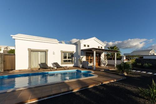 Villa Mo Luxury Heated Pool
