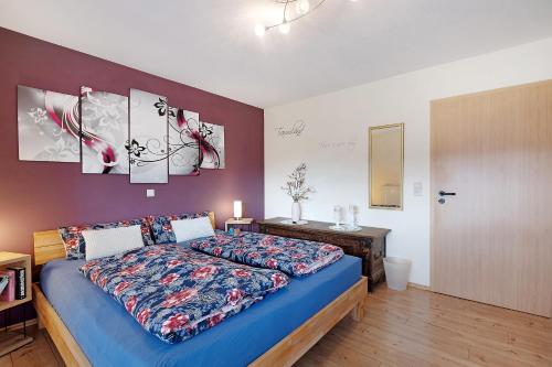 a bedroom with a large bed in a room at Ferienwohnung Ketterer in Hüfingen