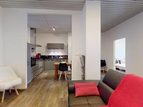 Appartement Rénové, 3 Ch. avec Parking Privé, Hyper-Centre Colmar - FR-1-744-36