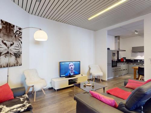 Appartement Rénové, 3 Ch. avec Parking Privé, Hyper-Centre Colmar - FR-1-744-36