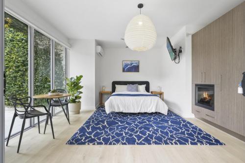a bedroom with a bed with a blue rug at Secluded rainforest getaway in Currumbin Valley