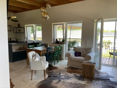 a kitchen and living room with a couch and chairs at Casa Tapeo in Schiefling am See