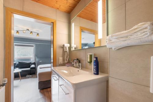 a small bathroom with a sink and a mirror at Gästezimmer St Wendel in Prüm