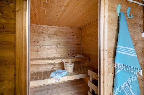 a wooden sauna with a bucket in it at Ferienhaus Karinella in Scharbeutz