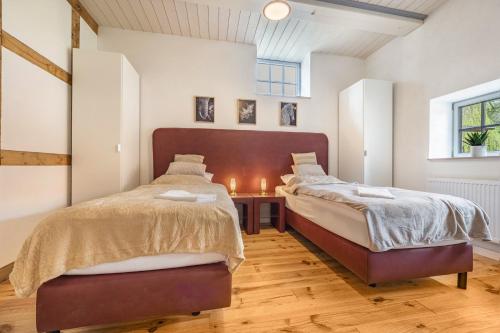 a bedroom with two beds and a table with candles at Suite Südterrasse mit Loftcharm in Dedelstorf
