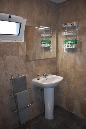 a bathroom with a sink and a mirror at Casa Trincadeira in Palmela