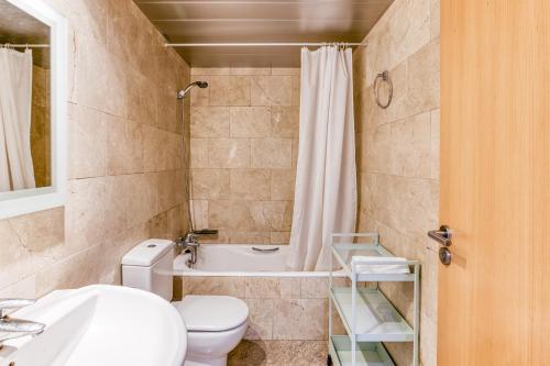 a bathroom with a toilet and a sink and a shower at Maritimo in Llança