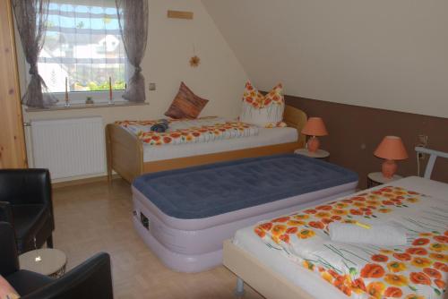 a room with two beds and two tables and two lamps at Ferienwohnung Gabi in Borken