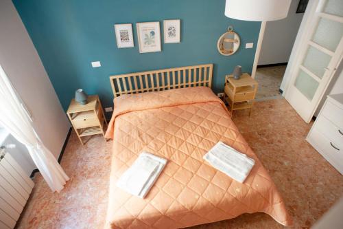 a bedroom with a bed and a blue wall at Casa Caterina in Levanto