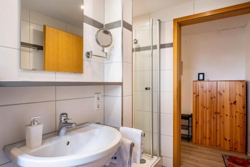 a bathroom with a sink and a mirror at Rathäusle in Titisee-Neustadt