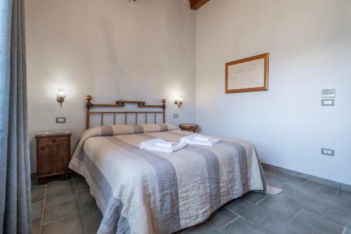 a bedroom with a bed with two towels on it at La Svolta - Aria in Manciano