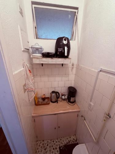 a small bathroom with a toilet and a window at Apartamento Centro Imperial de Petrópolis in Petrópolis