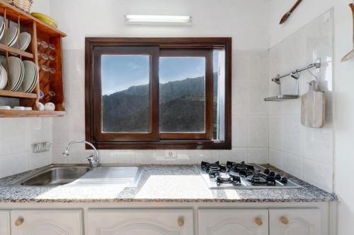 a kitchen with a sink and a window at Casa Tajaraste 1 in Hermigua