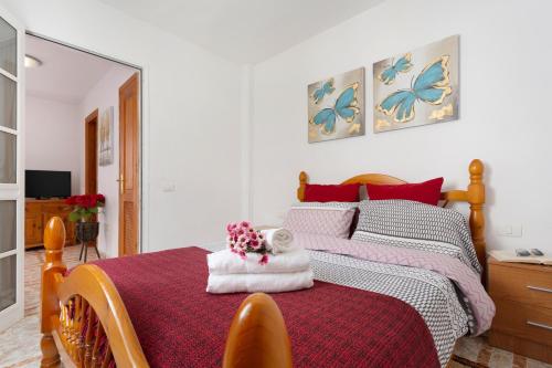 a bedroom with a bed and a table with a towel at Ático La Estrella in Tejina de Isora