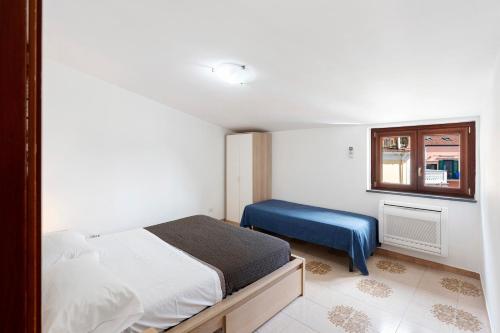 a small bedroom with a bed and a window at Ce Tour - Casa Cetara Centro 1 in Cetara