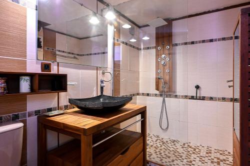 a bathroom with a black sink and a shower at Les Cigales in Cassis