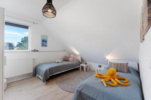 a bedroom with two beds with an octopus on them at Küstenliebe-Fehmarn in Fehmarn