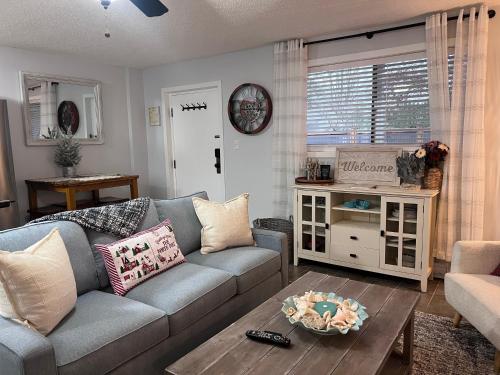 a living room with a couch and a table at Harrison Lakeside Retreat in Harrison Hot Springs