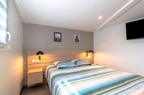 a bedroom with a bed and a flat screen tv at Le Rêve 210 in La Tranche-sur-Mer